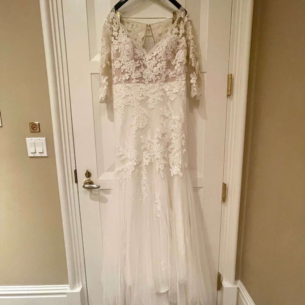 Pronovias White One Fe Designer Laced Mermaid Wedding Dress Gown in Ivory